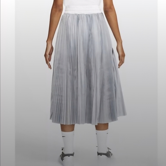 NWOT NIKE SACAI Gray Pleated Midi Skirt With Built In Shorts - Picture 6 of 6